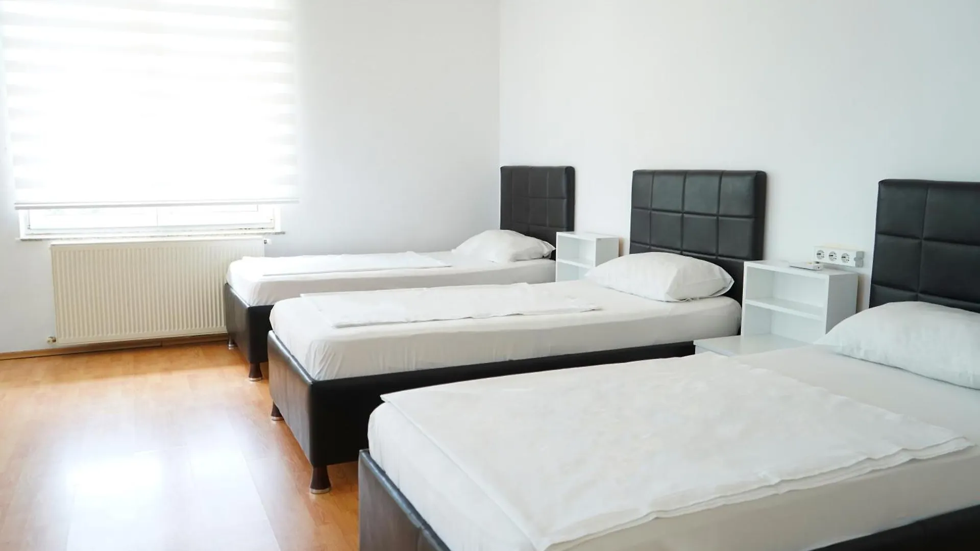 Hostel Aksu Boekarest
