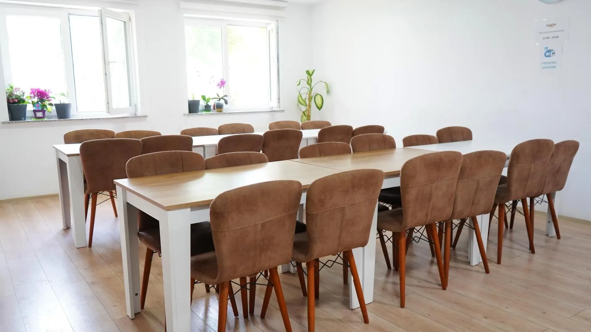 Hostel Aksu Boekarest