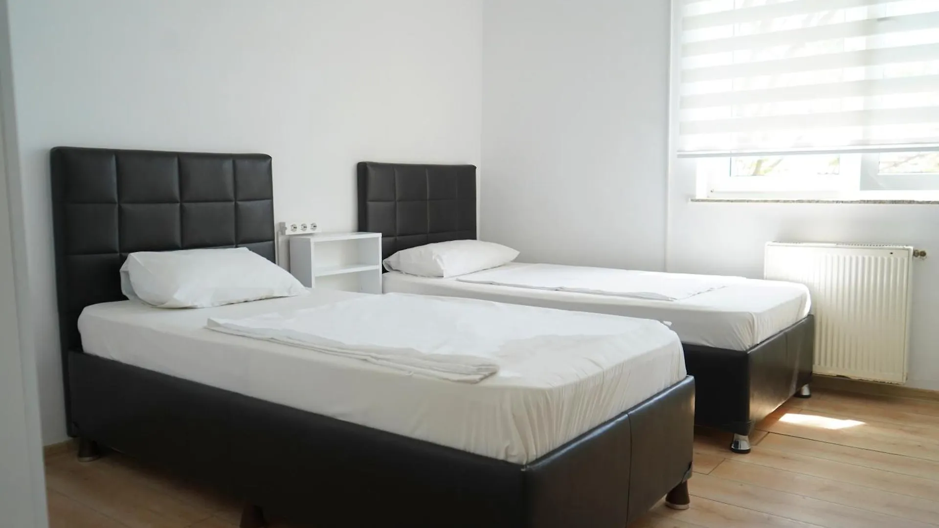Hostel Aksu Boekarest