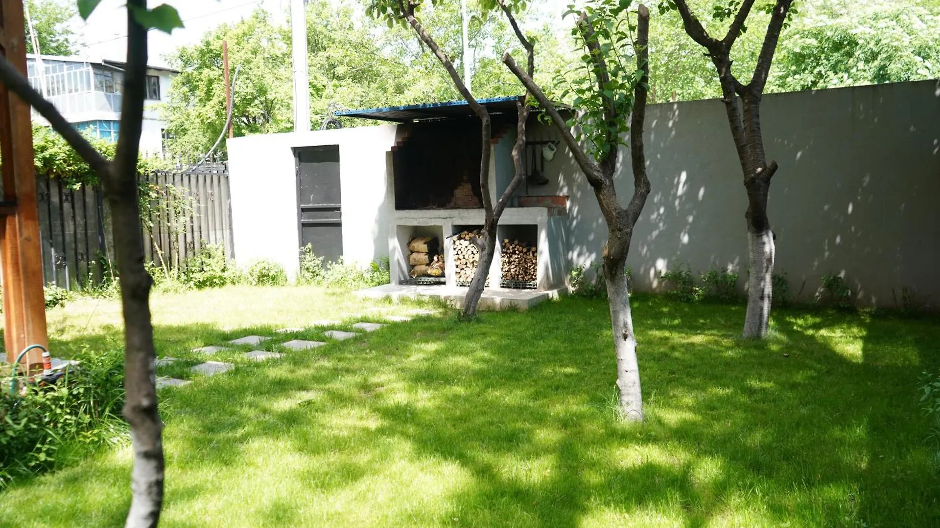 Hostel Aksu Boekarest